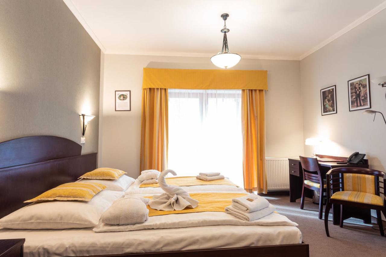 Hotel Studanka Rychnov nad Kneznou Luaran gambar