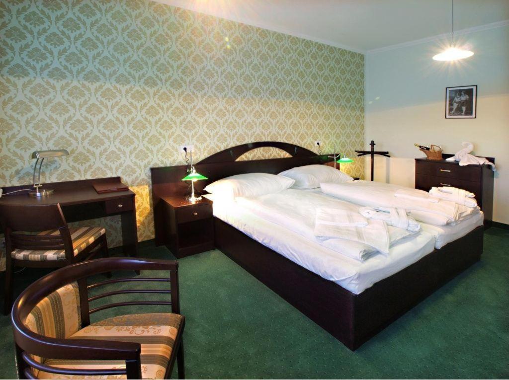 Hotel Studanka Rychnov nad Kneznou Luaran gambar