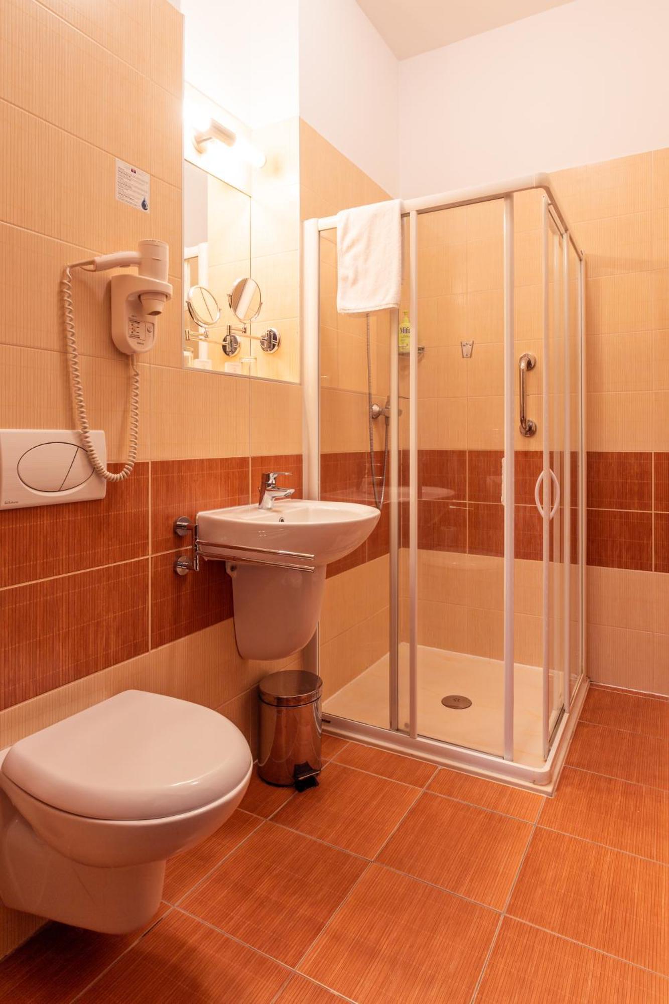 Hotel Studanka Rychnov nad Kneznou Luaran gambar