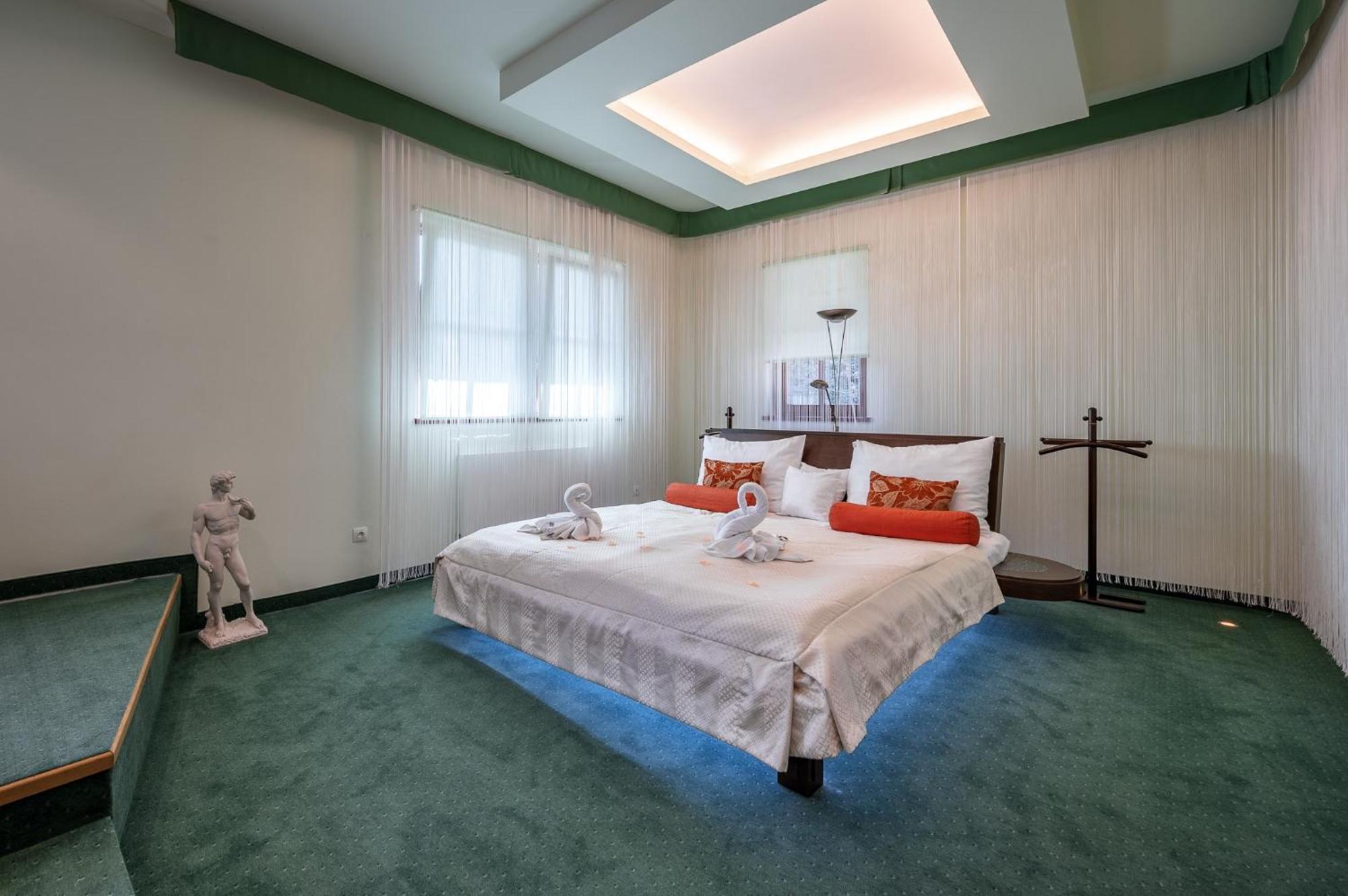 Hotel Studanka Rychnov nad Kneznou Luaran gambar